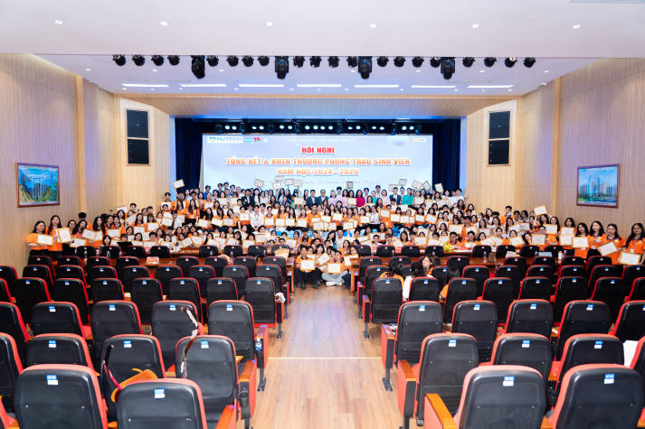 Nhiều kỳ vọng từ Hội nghị tổng kết và phát động phong trào sinh viên năm học 2025-2026 của Khoa Marketing - Kinh doanh quốc tế 105