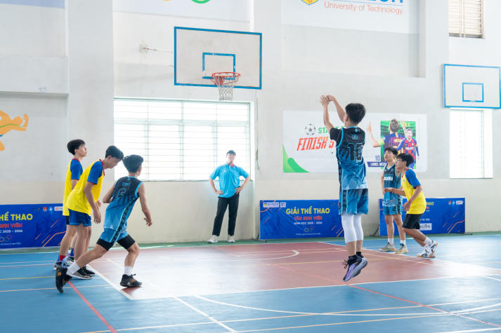 Ngôi Vô địch môn Bóng rổ Giải thể thao chào đón tân sinh viên thuộc về đội The Crew 37