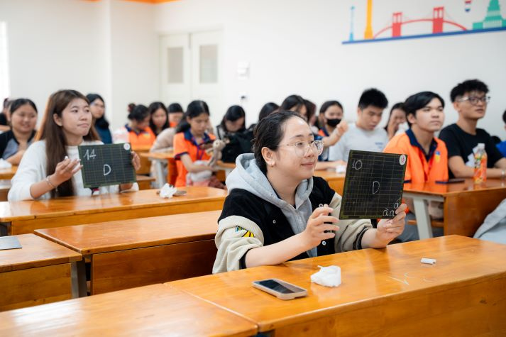 “Sáng mãi gương Người” - thắp sáng lý tưởng đẹp trong sinh viên HUTECH 48