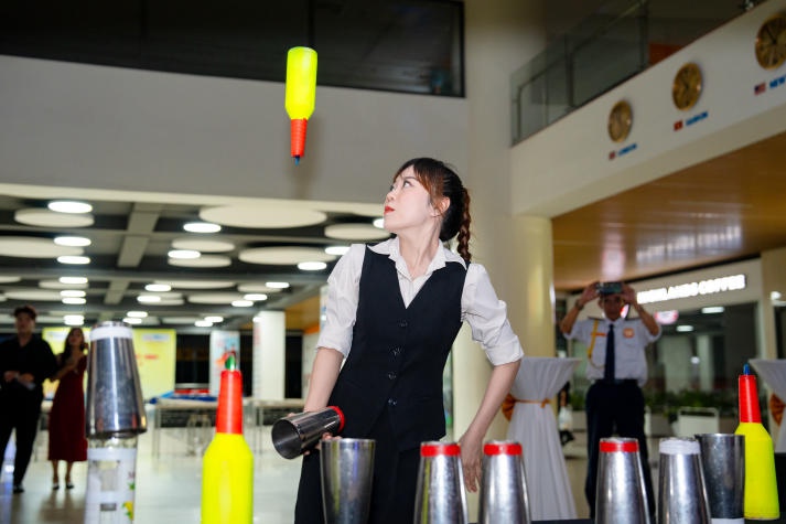 Sinh viên Quan hệ công chúng trình làng các video phóng sự và tỏa sáng tại Đêm tiệc "Dạ Huyền" 172