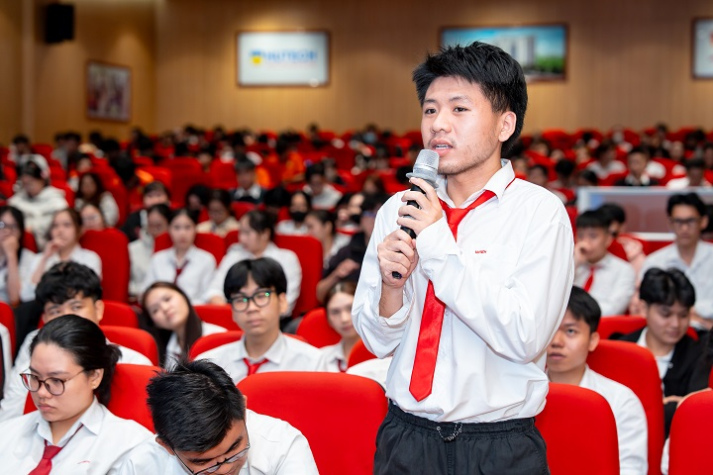 Thêm hành trang để chinh phục ngành Hàng không cho sinh viên HUTECH 59