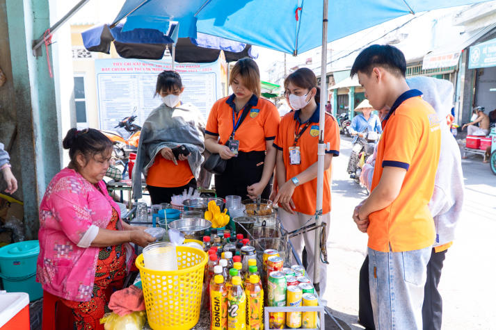 Students from the Faculty of Tourism and Hospitality Management Explore Sustainable Tourism in Can Gio 37