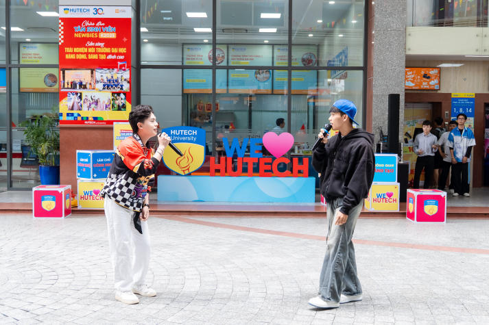[Video] Văn nghệ sân trường HUTECH khuấy động không khí chào đón newbies 46