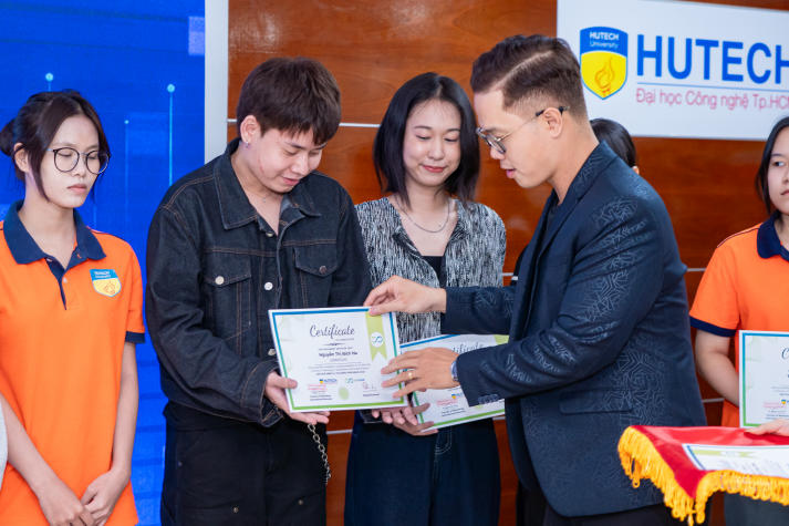 Sinh viên Khoa Marketing - Kinh doanh quốc tế mở khóa kỷ nguyên công nghệ Web3 cùng chuyên gia 57