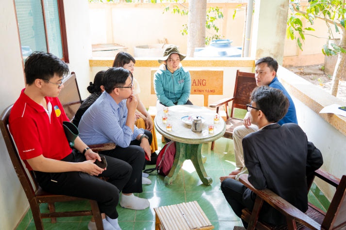 HUTECH  “chở” 120m3 nước ngọt về cho người dân vùng hạn tỉnh Tiền Giang 32