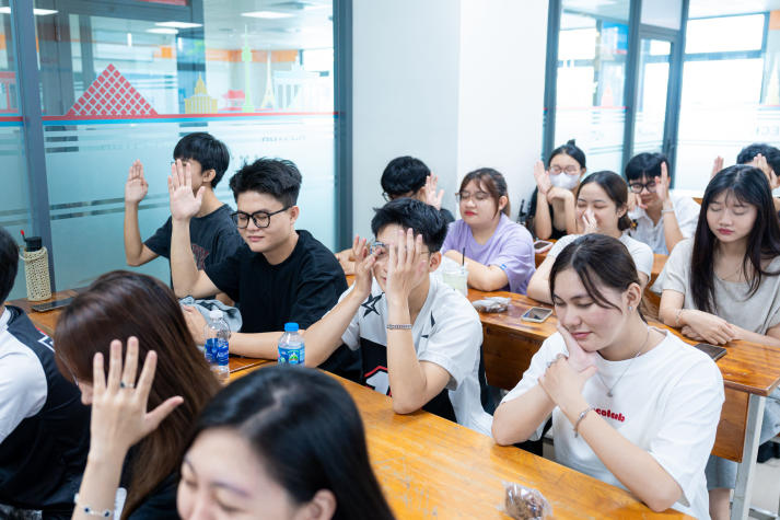 Sinh viên Ngôn ngữ Anh HUTECH “chạm” vào thế giới Hospitality cùng đàn anh trong nghề 60