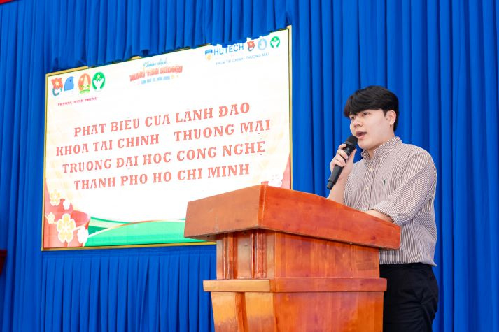 Khi mùa xuân được sẻ chia: Tuổi trẻ Khoa Tài chính - Thương mại mang Tết đến với thiếu nhi khó khăn 26