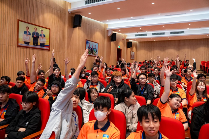 Đạo diễn Phạm Thiên Ân truyền cảm hứng tại lễ chào đón tân binh Truyền thông - Điện ảnh 89