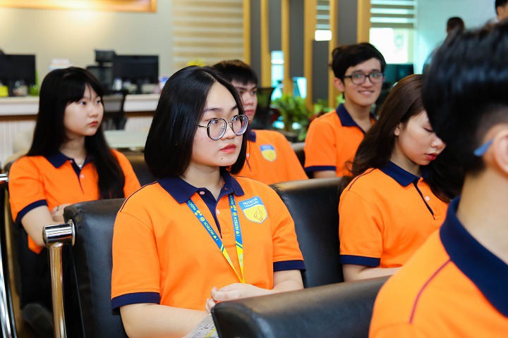 Tham quan Công ty Rồng Việt, sinh viên Khoa Tài chính - Thương mại tích lũy nhiều kiến thức về chứng khoán 45