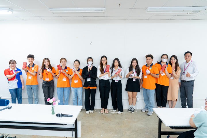 Sinh viên Khoa Nhật Bản học tích luỹ kiến thức thực tế hữu ích từ chuyến tham quan Trung tâm mua sắm AEON Bình Tân 118