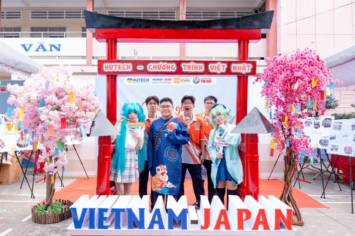 VJIT đồng hành cùng học sinh THPT trên hành trình hội nhập 40