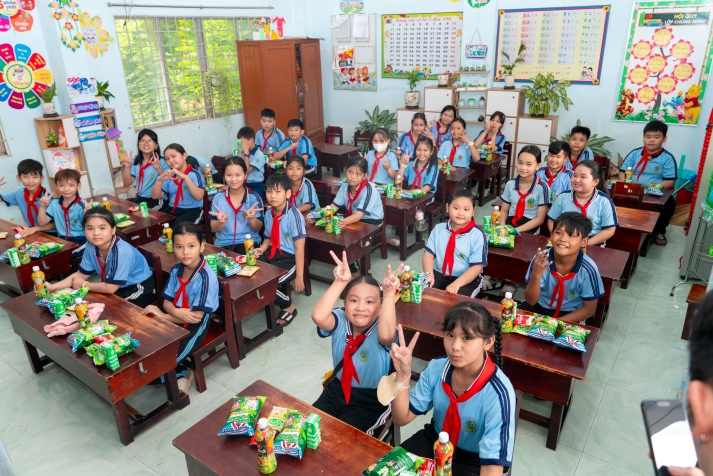 Mùa hè xanh HUTECH 2025 mặt trận Đồng Tháp: Hành trình trưởng thành, gắn kết và lan tỏa yêu thương 82