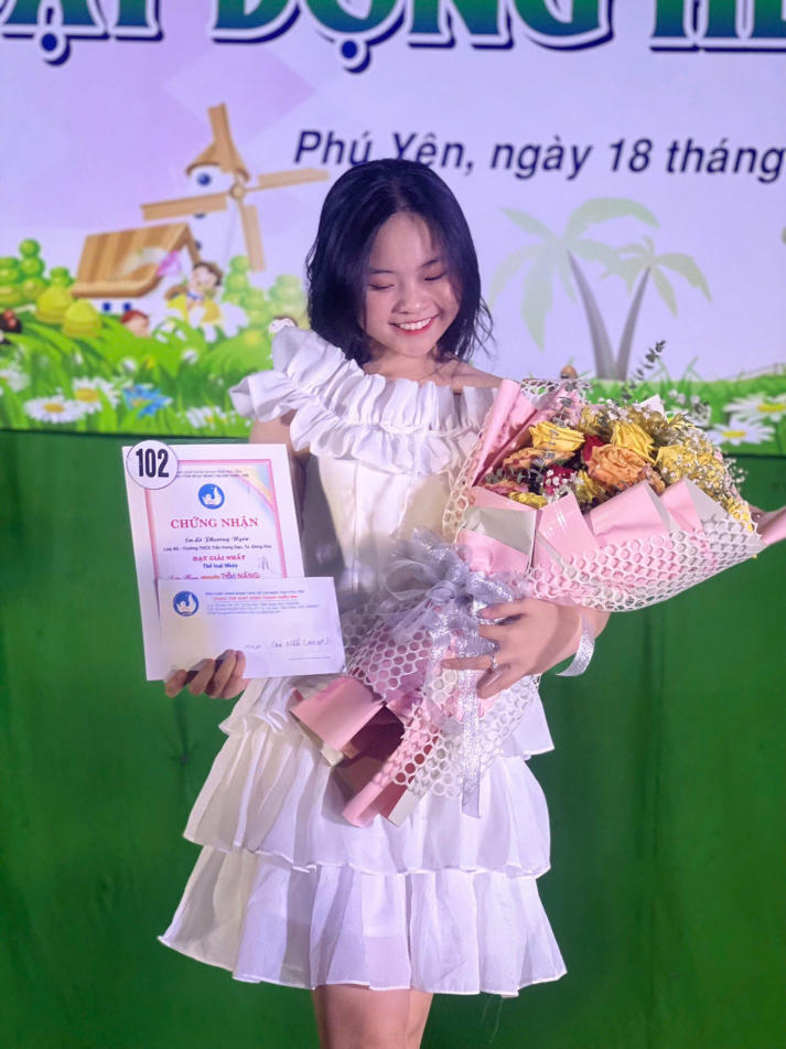 [Gương mặt tân sinh viên] Lê Phương Uyên và hành trình 15 năm tỏa sáng cùng những bước nhảy 37