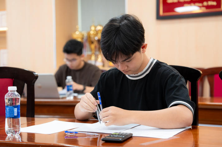 Sinh viên Viện Kỹ thuật “giải mã” bài toán thực tiễn tại Olympic Cơ học 2026 30