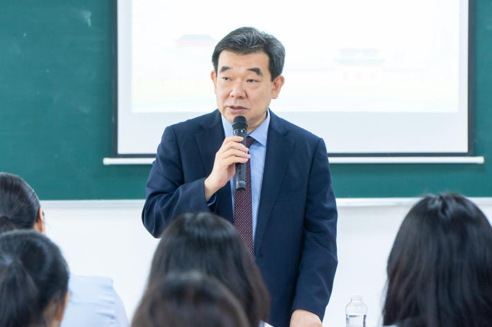 Gặp gỡ Tổng lãnh sự Hàn Quốc, sinh viên Khoa Hàn Quốc học được tiếp thêm động lực học tập 31