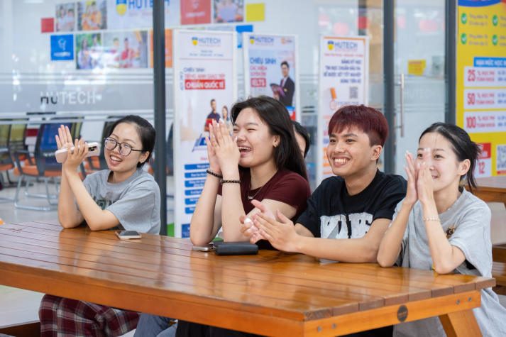 Văn nghệ sân trường HUTECH: “Giai điệu rộn ràng - sẵn sàng kỳ mới” 63