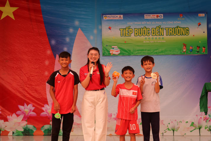 Hành trình tuổi trẻ HUTECH gieo yêu thương, nâng bước em đến lớp 45