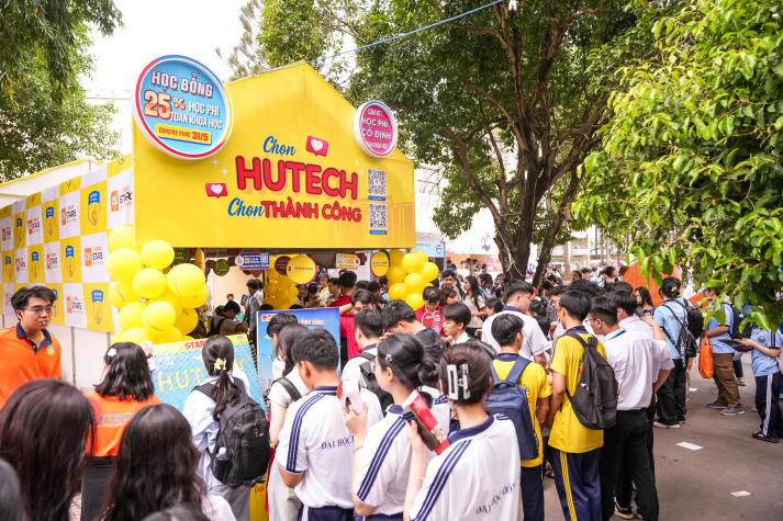 Tư vấn mùa thi năm 2025 tại Đồng Nai: HUTECH giải đáp “tất tần tật” thắc mắc ngành nghề, học phí, học bổng cho teen 2k7 20