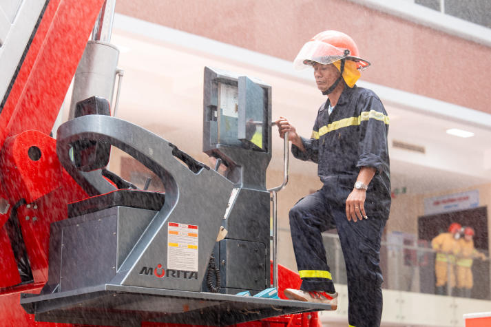 [Video] HUTECH tổ chức diễn tập PCCC & CNCH: Nâng cao năng lực ứng phó, bảo đảm an toàn học đường 123