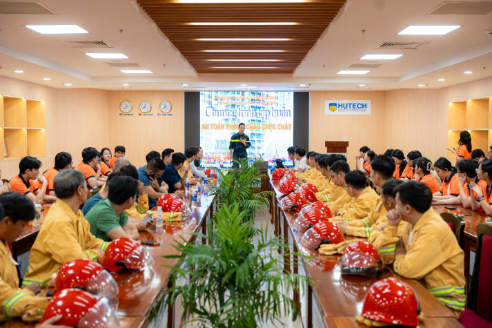 Trang bị kỹ năng ứng phó với hỏa hoạn: HUTECH tổ chức diễn tập PCCC & CNCH tại Thu Duc Campus 22