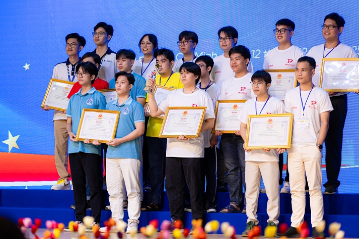 Khép lại OLP’25, OlpAI’25, Procon’25 và ICPC Asia HCMC 2025 tại HUTECH, mở ra tiềm năng mới cho thế hệ công nghệ trẻ 72