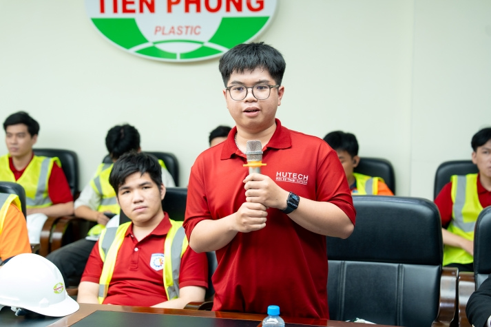 Sinh viên Viện Kỹ thuật khám phá môi trường sản xuất hiện đại tại Nhựa Tiền Phong 62