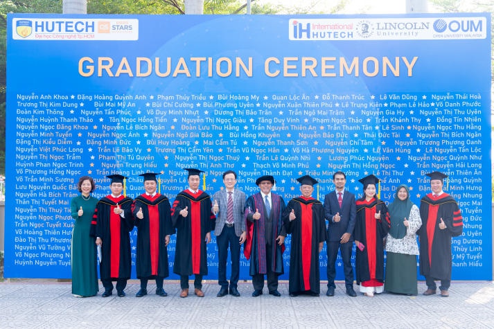 [Video] Over 400 HUTECH Masters and Bachelors of International and Transnational programs excitedly attend their graduation ceremony 146