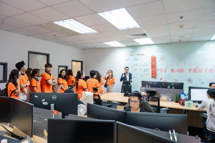 PR-ers HUTECH “chạm” môi trường doanh nghiệp tài chính tại Mirae Asset 68