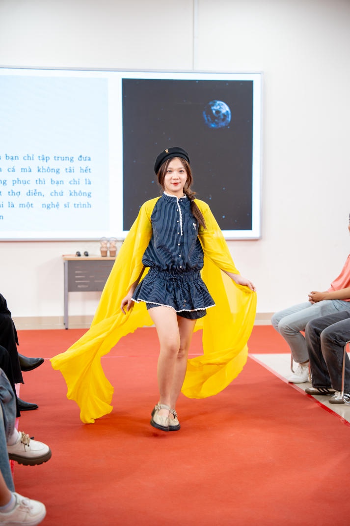 Siêu mẫu Lê Thu Trang và Như Vân “bật mí” cho sinh viên HUTECH kỹ năng trình diễn thời trang chuyên nghiệp 61