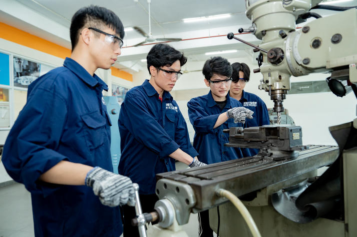 Khối ngành Kỹ thuật - Công nghệ HUTECH xét học bạ từ 18 điểm, học phí khoảng 10 triệu/học kỳ 21