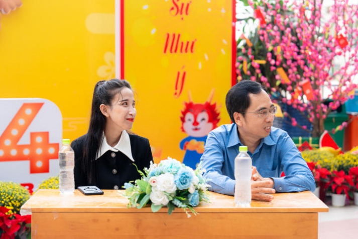 Sinh viên HUTECH tự tay thực hiện Dự án cộng đồng ý nghĩa “Tô màu bảng hiệu, kết nối yêu thương” 19