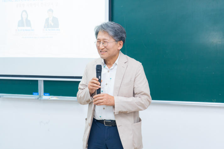 Hàn Quốc trong xã hội toàn cầu: Bài học từ thực tiễn cho sinh viên Khoa Hàn Quốc học 34