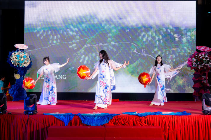 [Video] Sinh viên Khoa Điều dưỡng - Kỹ thuật y học “cháy” hết mình tại HUTECH’s Health Festival 2026 176
