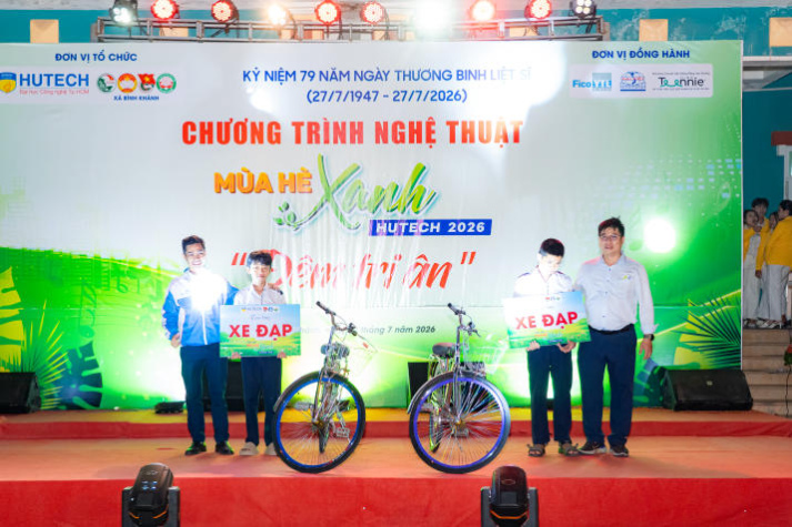 [Video] Tuổi trẻ HUTECH dựng xây những công trình nghĩa tình tại xã Bình Khánh 55