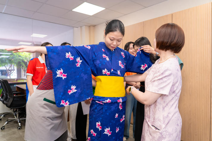 “Zoom cận cảnh” văn hóa Nhật: Sinh viên Khoa Nhật Bản học khám phá thế giới Kimono tại Nihonwasou 54