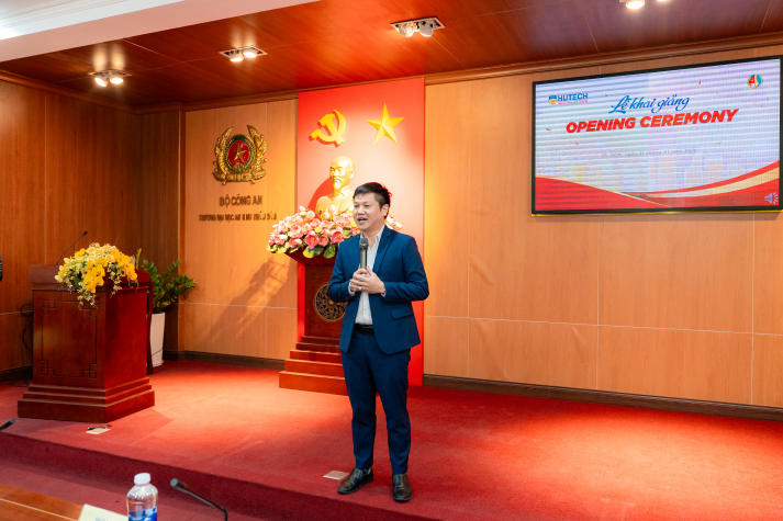 Khai giảng chương trình Ngôn ngữ Anh từ xa: Dấu ấn hợp tác đào tạo giữa HUTECH và Đại học An ninh Nhân dân 26