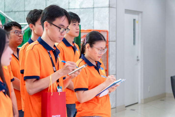 Sinh viên Công nghệ sinh học khám phá “hệ sinh thái lợi khuẩn” hiện đại tại Nhà máy Yakult Việt Nam 31