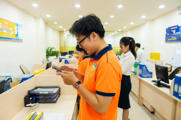 Trải nghiệm thực tế tại Nam A Bank, sinh viên Khoa Luật mở rộng góc nhìn về ngân hàng số 89