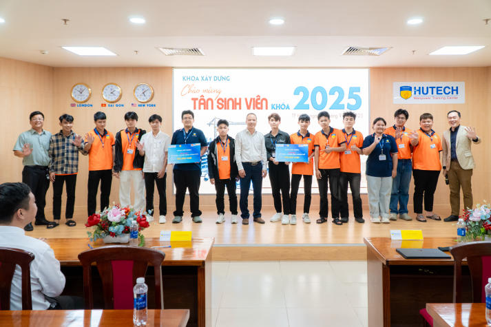 HÀNH TRÌNH KHÁM PHÁ THÀNH PHỐ THÚ VỊ CỦA TÂN SINH VIÊN 2025 103