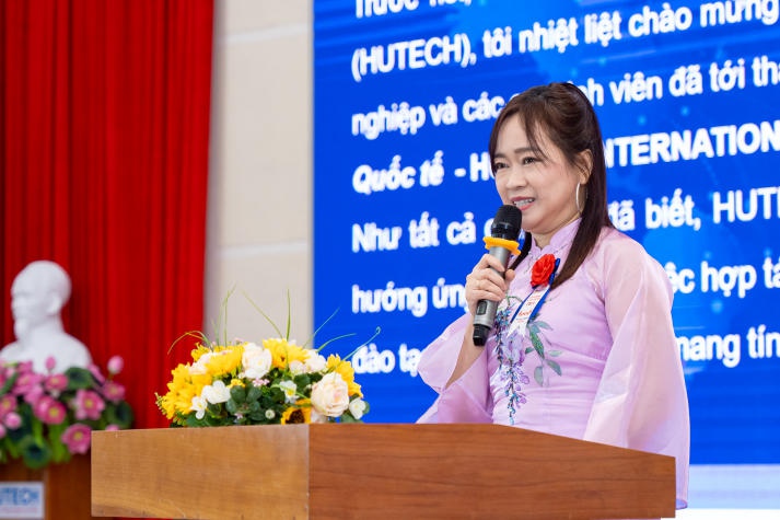 [Video] Sinh viên hào hứng “săn” hơn 1.500 đầu việc hấp dẫn tại “HUTECH International Job Fair 2024” 166