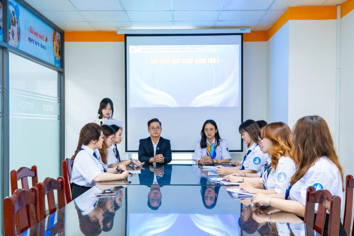 Bước chuyển mình mạnh mẽ của phong trào sinh viên Khoa Marketing - Kinh doanh quốc tế nhiệm kỳ 2025 - 2028 165