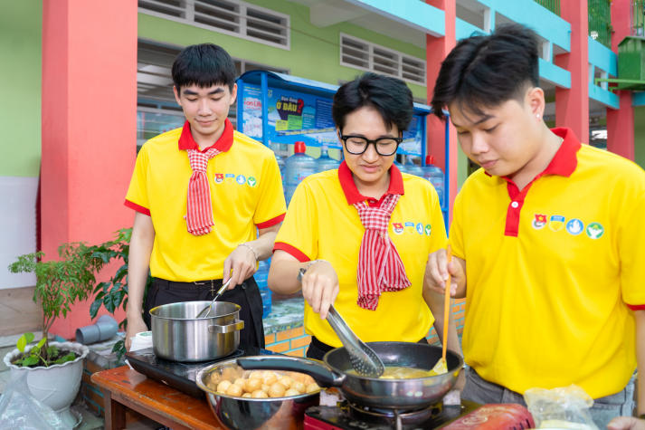 Hơn 200 em nhỏ đón mùa xuân yêu thương từ chương trình Xuân tình nguyện của sinh viên Khoa Thú y 80