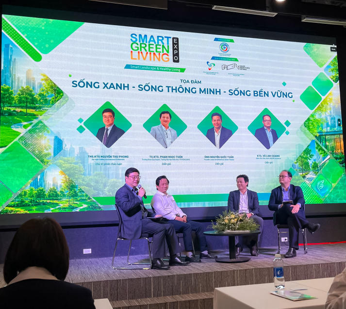 Sinh viên Khoa Kiến trúc - Mỹ thuật tiếp cận xu hướng đô thị xanh tại Smart Green Living Expo 2026 27