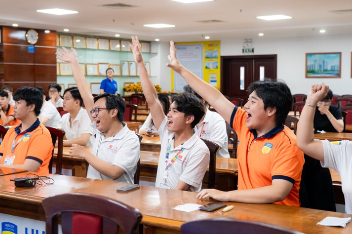 Kịch tính vòng Chung kết VJIT Skill Up 2025 với nhiều tranh biện sắc sảo 42