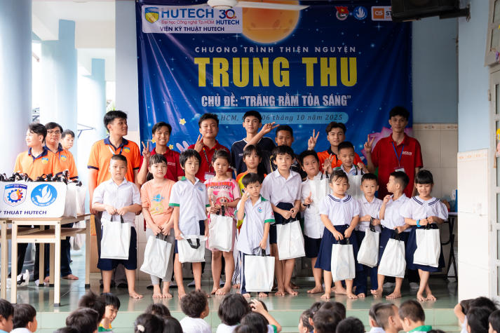 Sinh viên Viện Kỹ thuật gửi Trung thu yêu thương đến với trẻ em trường tình thương 58