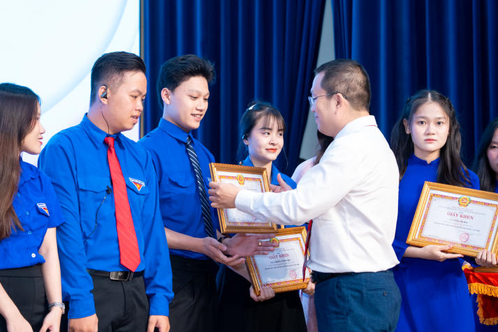 HUTECH vinh danh 269 Thanh niên tiên tiến, lan tỏa tinh thần học tập và làm theo gương Bác năm 2026 51