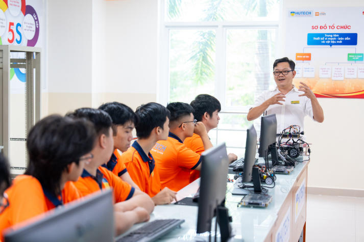 [Hướng nghiệp 2026] Robot và trí tuệ nhân tạo: Chìa khóa vận hành những nhà máy không người 7