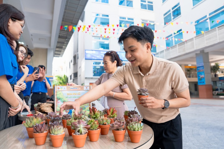 HUTECH kết nạp 54 Đoàn viên ưu tú nhân đợt kỷ niệm 95 năm ngày thành lập Đoàn TNCS Hồ Chí Minh (26/3/1931 - 26/3/2026) 98