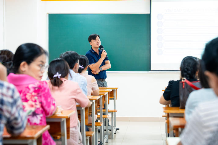 HUTECH tập huấn cán bộ coi thi: Sẵn sàng cho kỳ thi học kỳ 1A năm học 2025-2026 nghiêm túc, hiệu quả 60