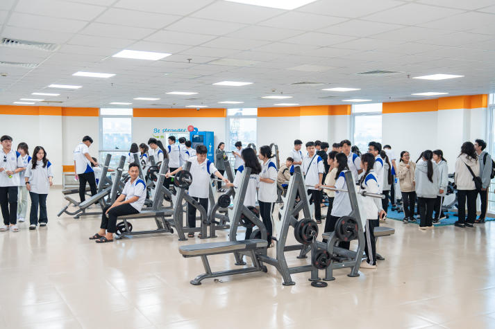 Vi vu HUTECH, đoàn học sinh tỉnh Trà Vinh khám phá “Đại học GenZ” 19